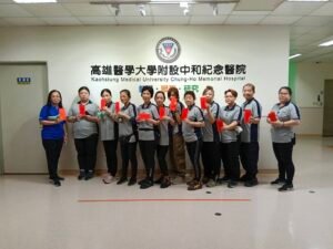 亞瑟清潔團隊在高醫病房進行環境清潔