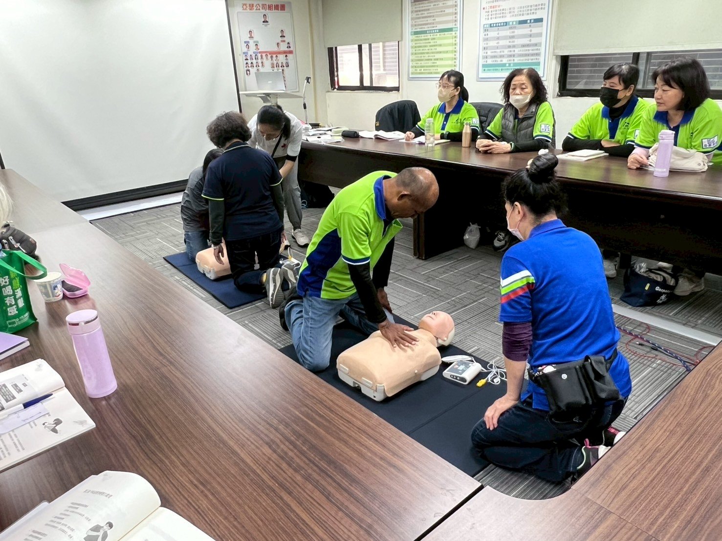 亞瑟環境維護案場主管接受中華紅十字會 CPR 與 AED 操作訓練