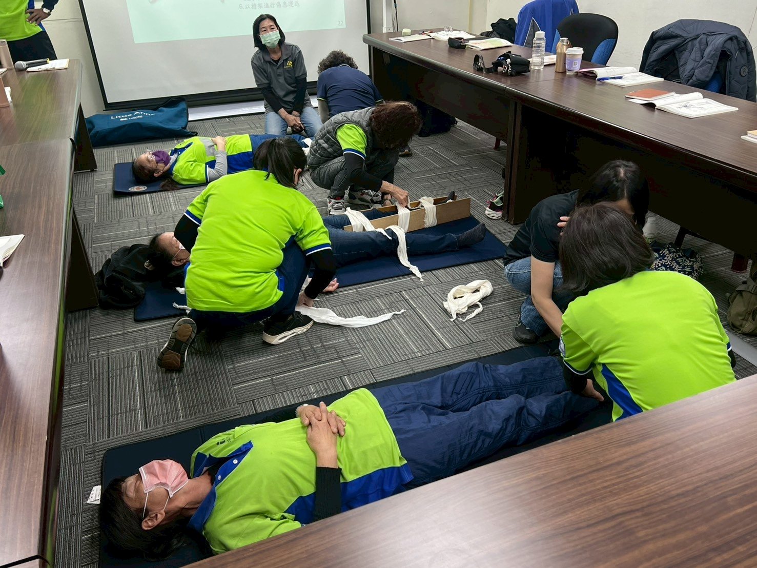 亞瑟環境維護案場主管接受中華紅十字會 CPR 與 AED 操作訓練